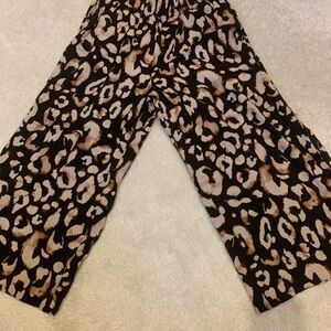 Stylish Black and Tan Patterned Pants